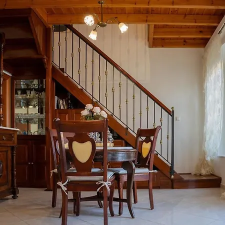 Hermes Traditional House In Gialos * Symi