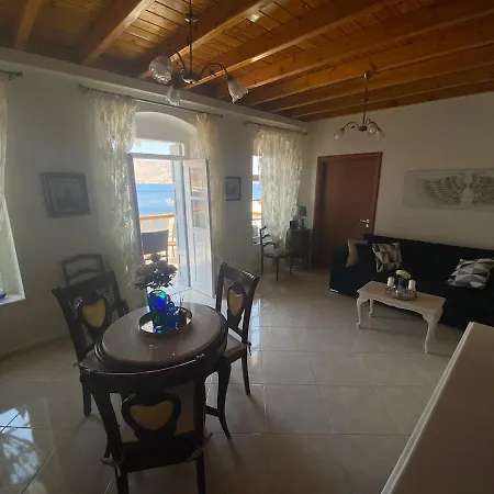 Hermes Traditional House In Gialos * Symi