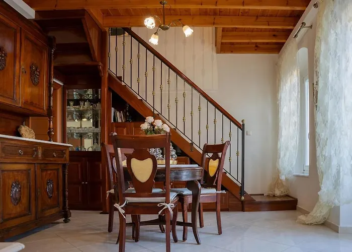 Hermes Traditional House In Gialos * Symi