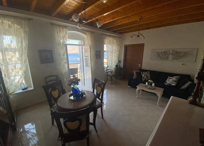 Hermes Traditional House In Gialos * Symi