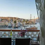 Hermes Traditional House In Gialos Villa Symi
