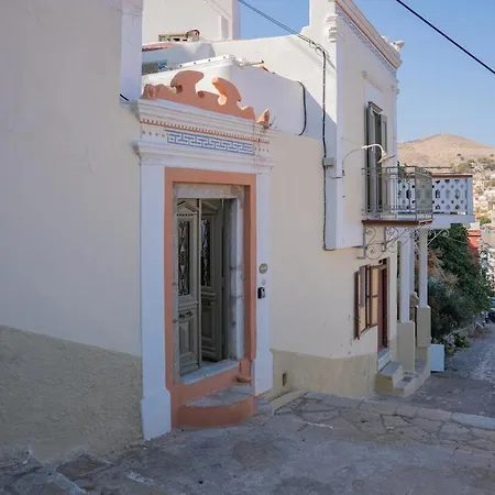 Hermes Traditional House In Gialos *